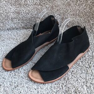 Gentle Souls by Kenneth Cole Laniey Black X-Band Leather Sandals size 11M